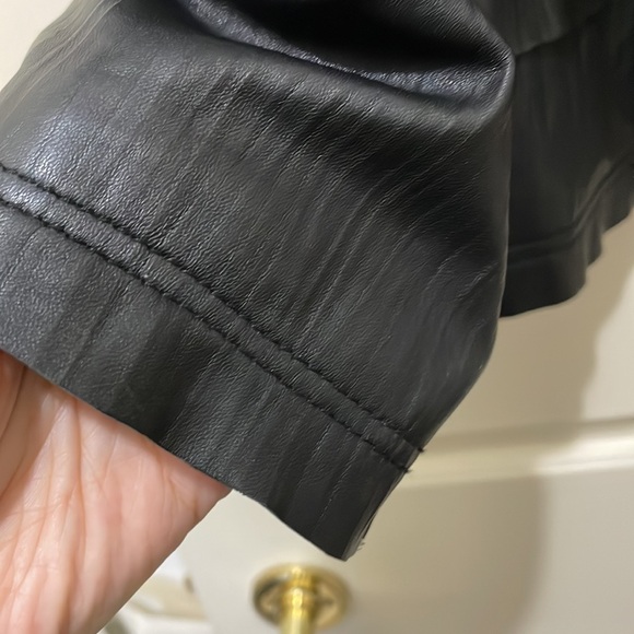 Identify black leather jacket (sz 6) - Picture 6 of 9